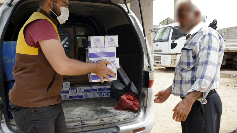 توزيع مواد النظافة على العائلات في المدن والبلدات المستفيدة من المشروع