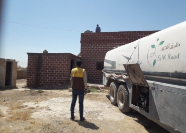 Providing water and cleaning services in Tal Abyad