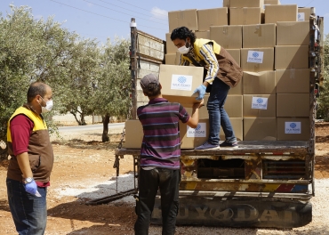Distribution of hygiene kits to the displaced in Termanin and Batitiyah regions