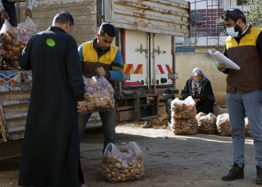 Distribution of potato crops to the beneficiaries